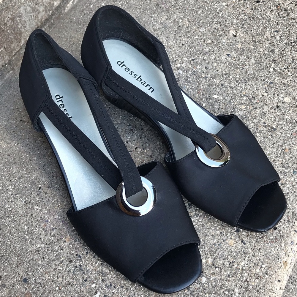 Dressbarn Black Pumps